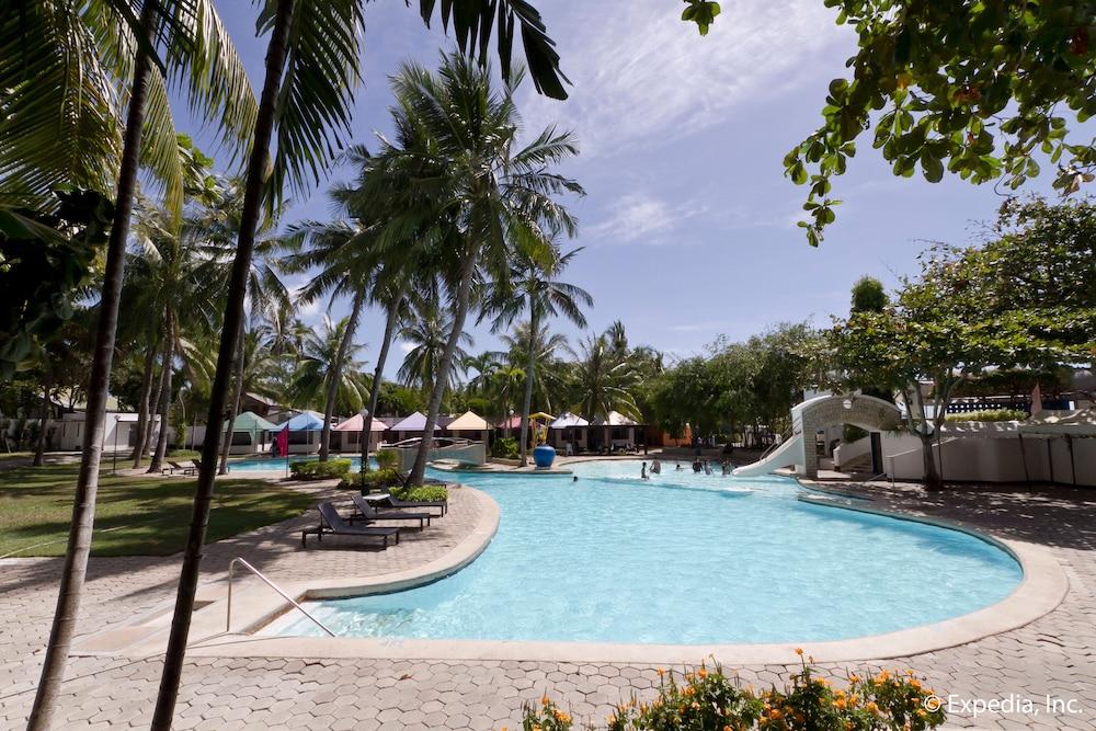 EGI Resort and Hotel - Outdoor Pool