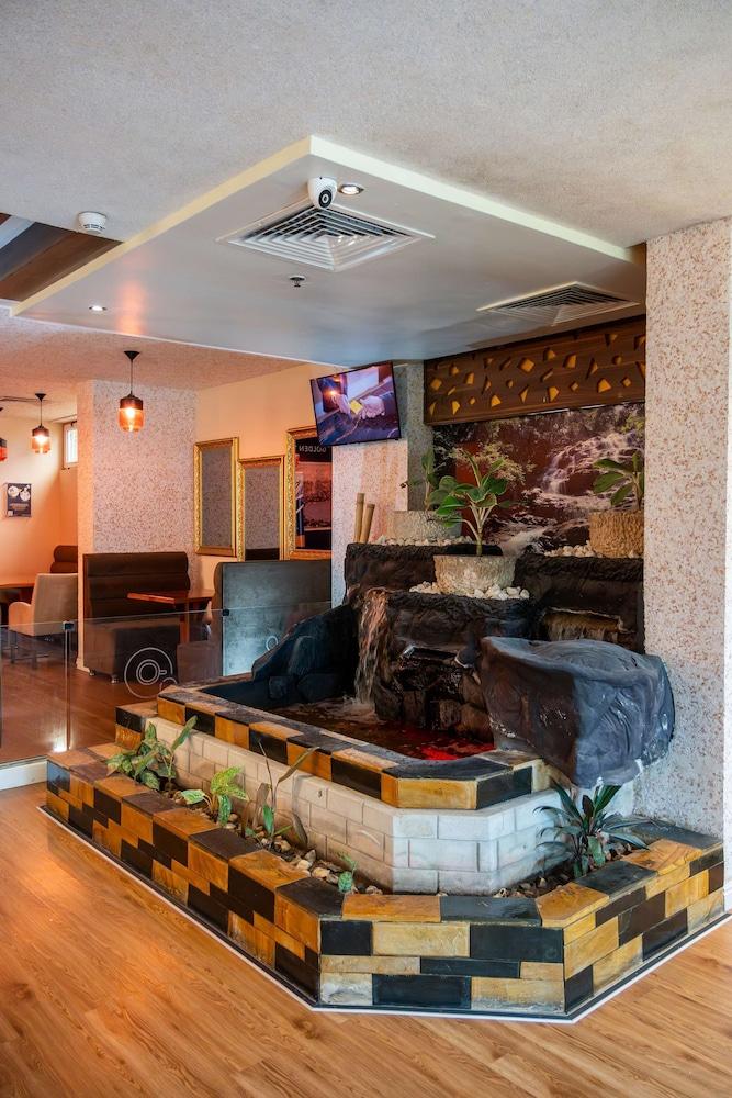 Golden Tulip Dar Es Salaam City Center Hotel - Lobby
