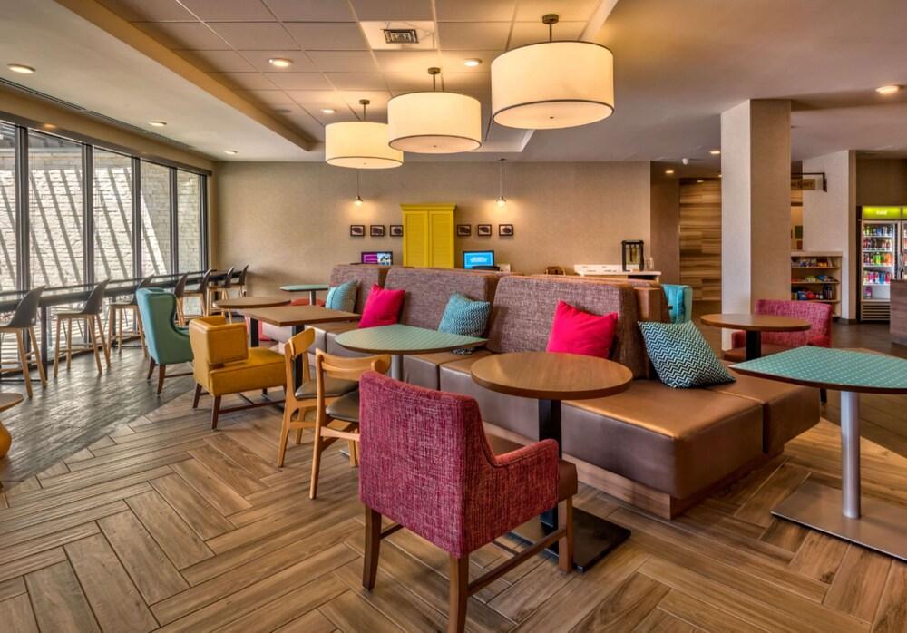 Home2 Suites by Hilton Reno - Lobby