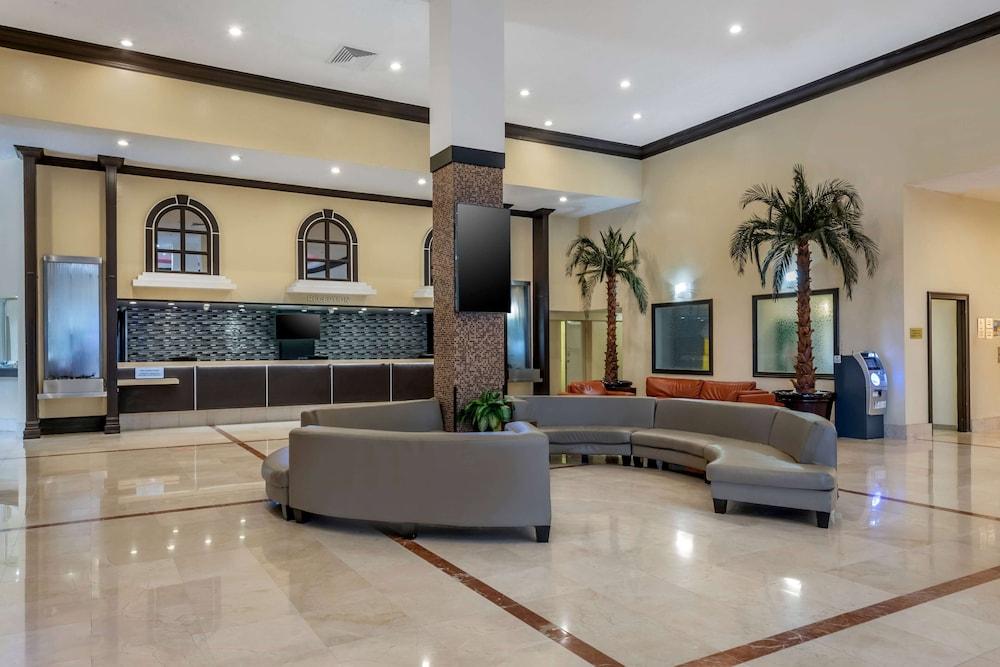 Ramada Plaza by Wyndham Marco Polo Beach Resort - Lobby