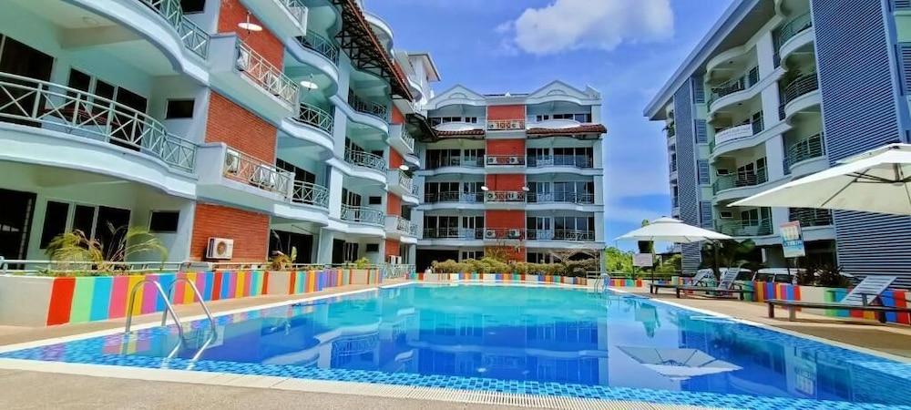 Perdana Serviced Apartment & Resorts - Pool