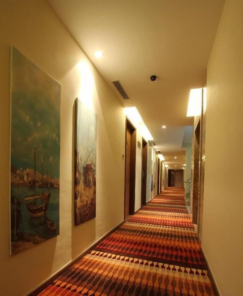 Riverview Hotel - Interior