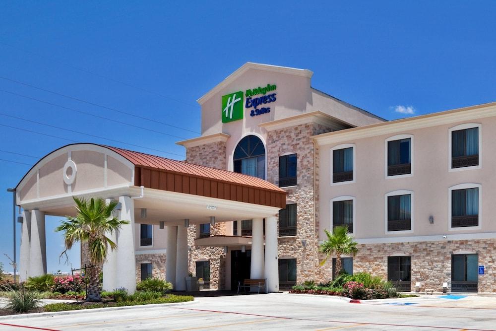 Holiday Inn Express & Suites Austin NE - Hutto, an IHG Hotel - Featured Image