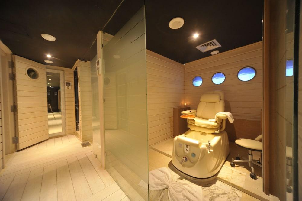 Le Trianon Luxury Hotel & Spa - Treatment Room