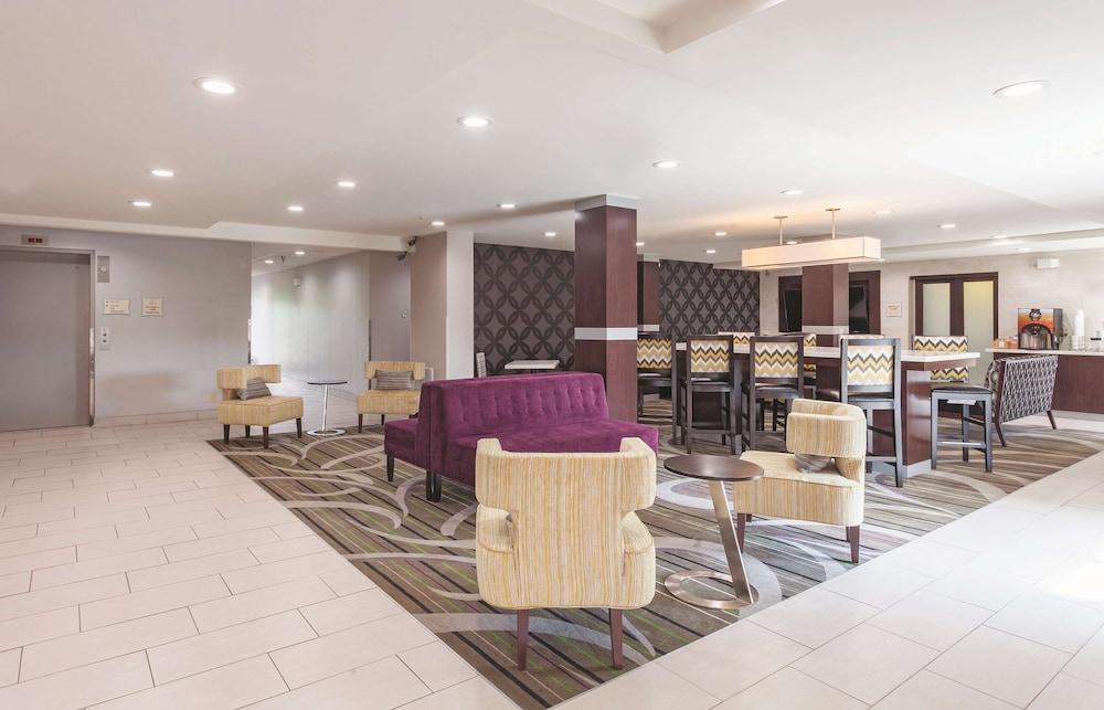 La Quinta Inn & Suites by Wyndham Knoxville North I-75 - Lobby