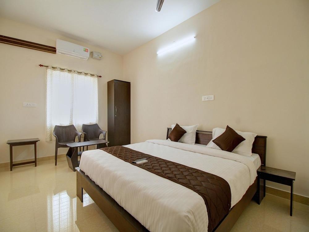 OYO 12798 Soundaryam Apartments - Room
