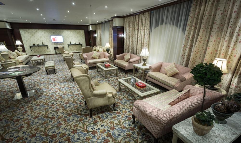 Hawthorn Suites by Wyndham Al Khobar - Lobby