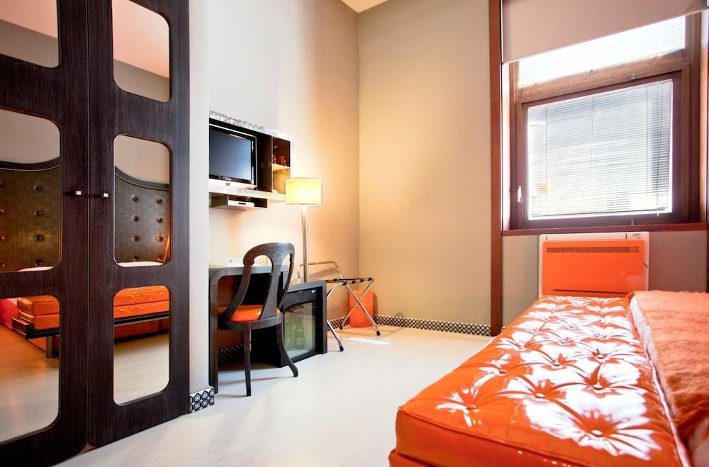 Orange Hotel - Room