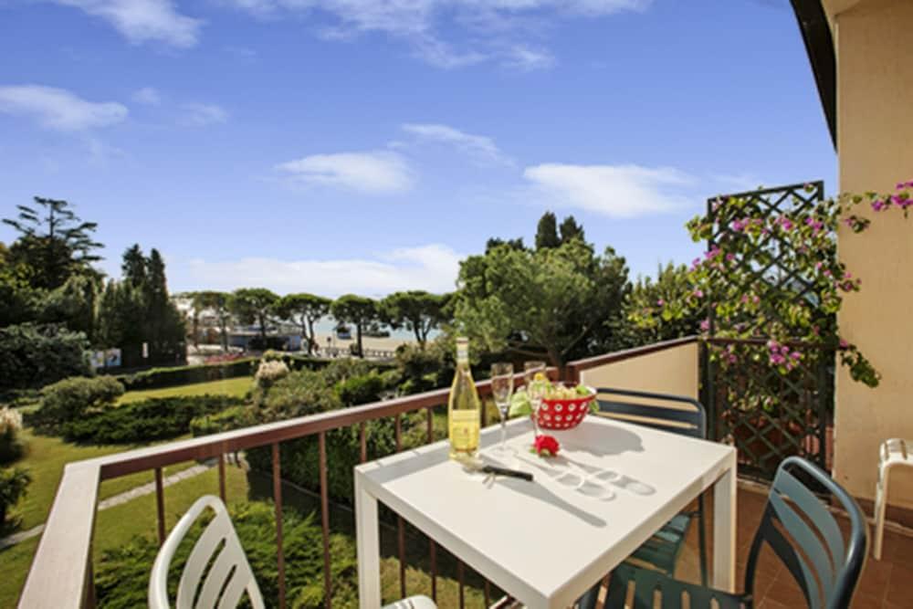 Appartament Spiaggia Azzurro lake view - Featured Image