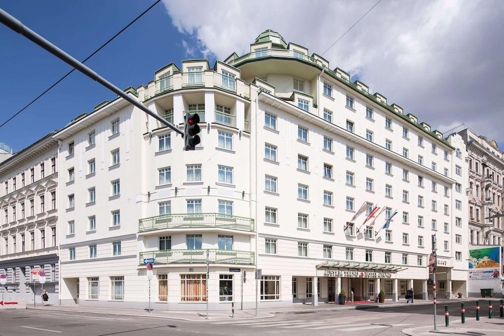 Austria Trend Hotel Ananas - Featured Image