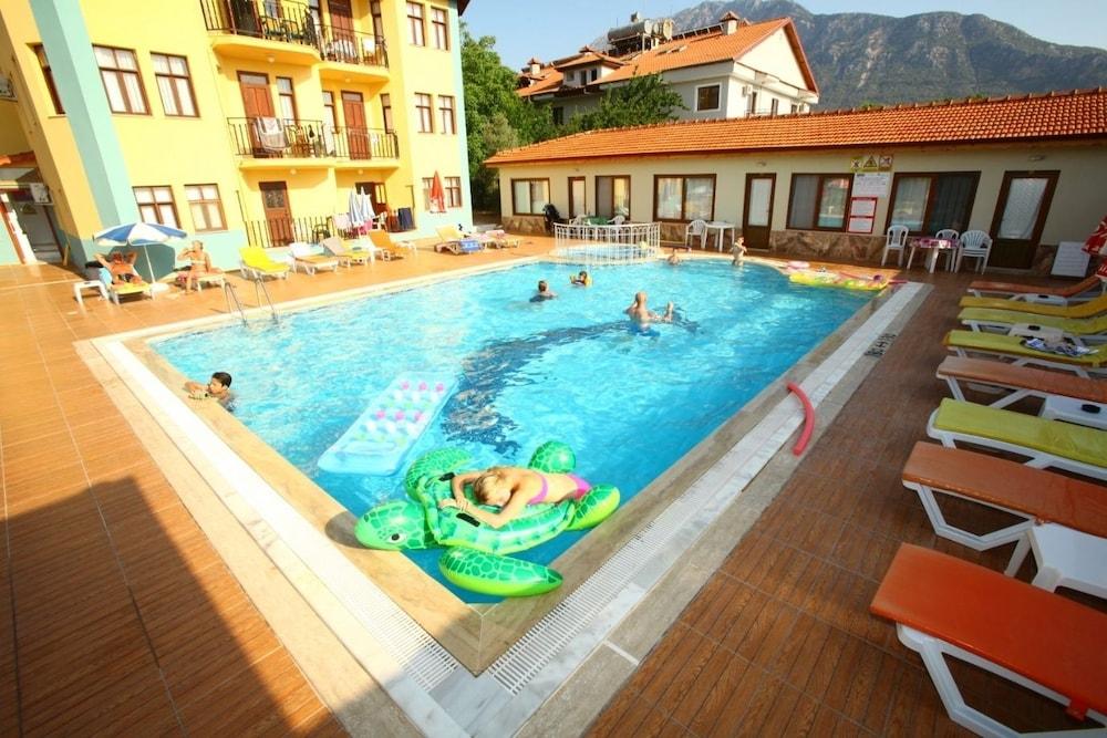 Villa Turk Apart Hotel - Outdoor Pool