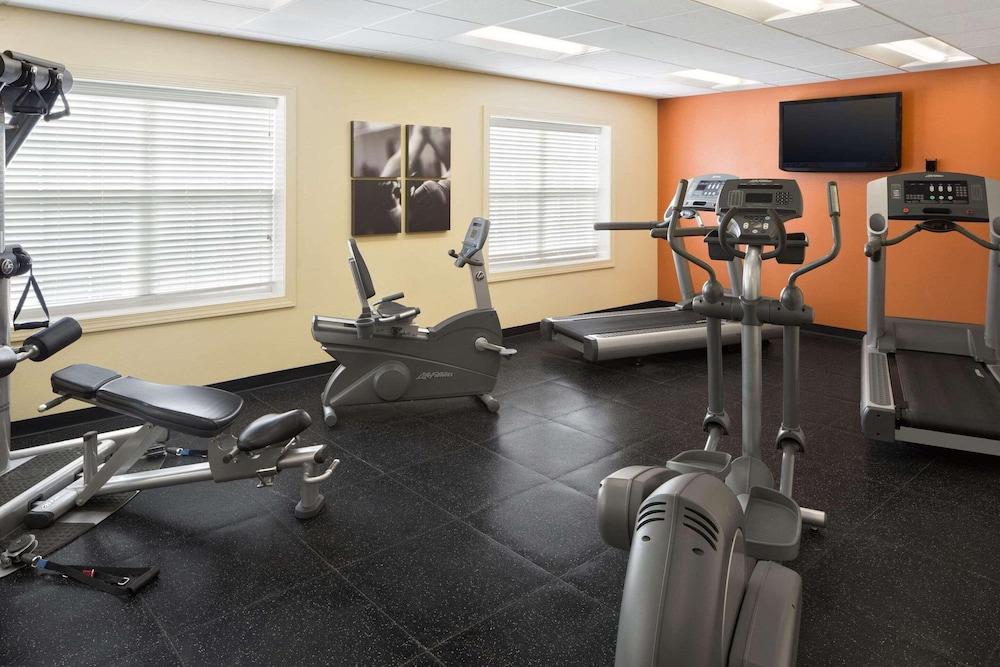 Country Inn & Suites by Radisson, Baltimore North, MD - Fitness Facility