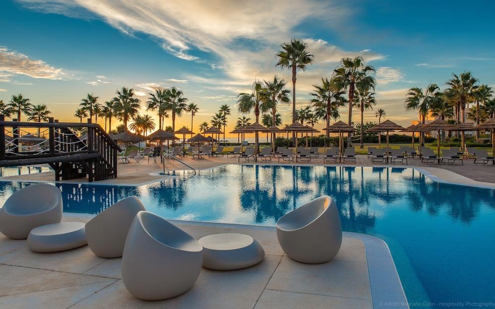 Estepona Hotel & Spa Resort - Outdoor Pool
