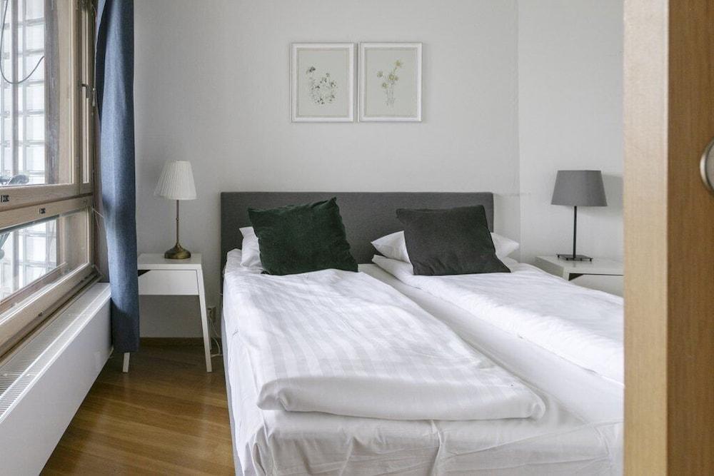 شقة ساكند هومز مكونة من غرفة نوم واحدة تقع في كامبي سنتر ومزودة بسونا وشرفة - Room