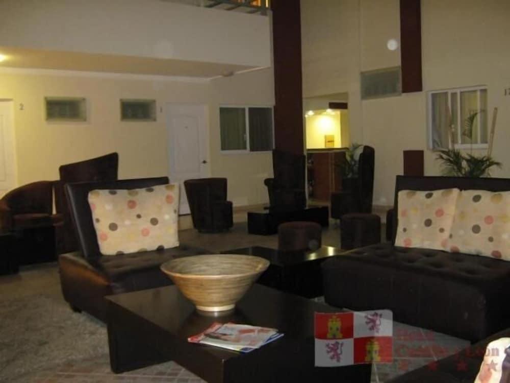 Hotel Castilla y Leon - Lobby Sitting Area