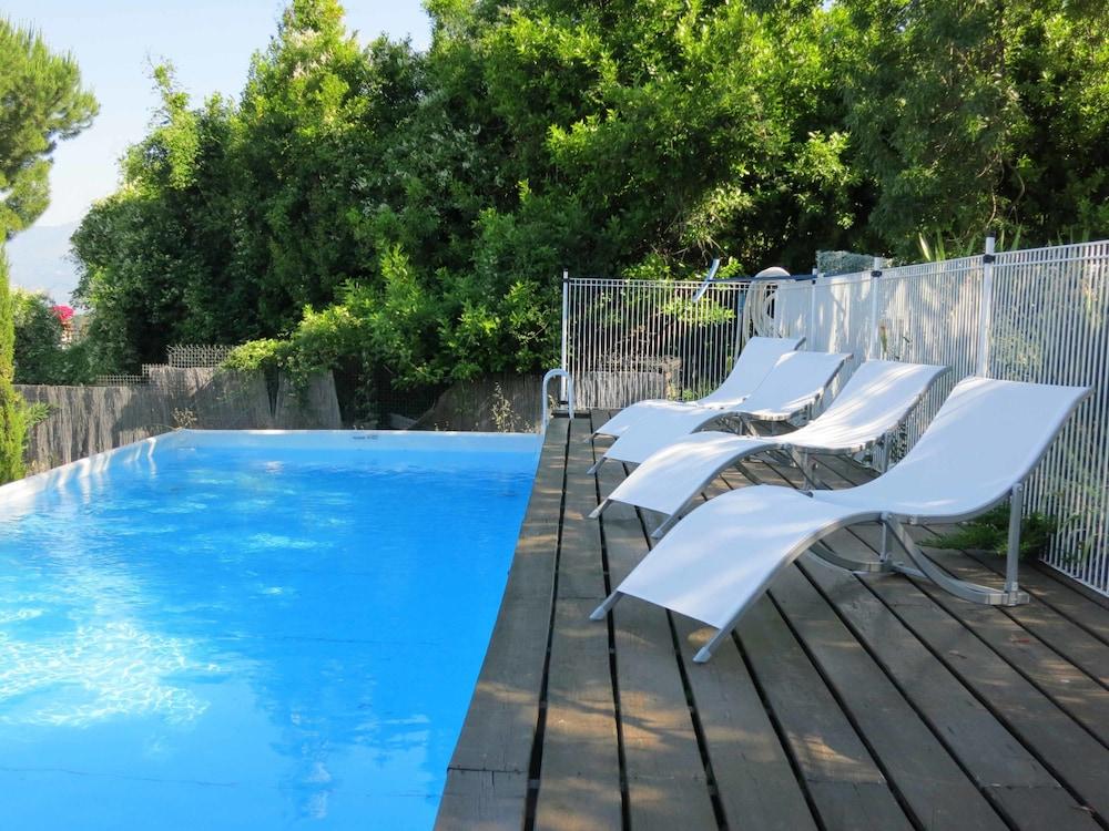 Hostellerie Aspremont - Outdoor Pool