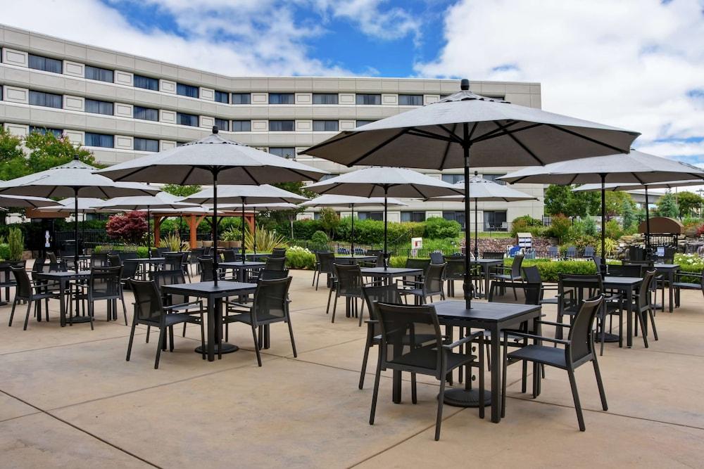 DoubleTree by Hilton Hotel Pleasanton at the Club - Exterior