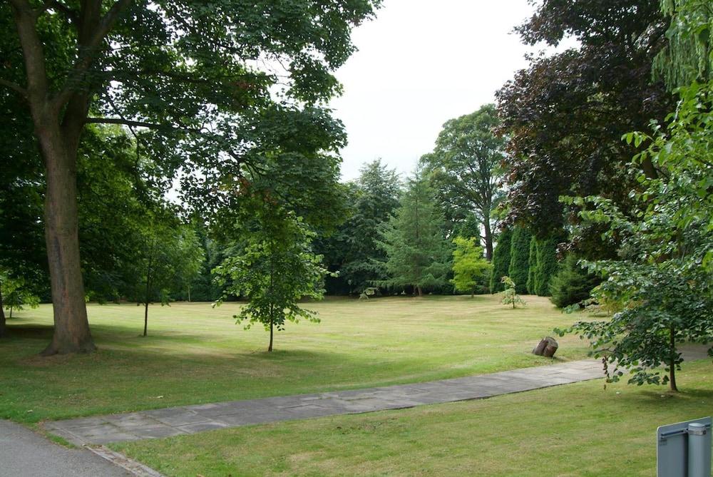 Hinsley Hall - Property Grounds