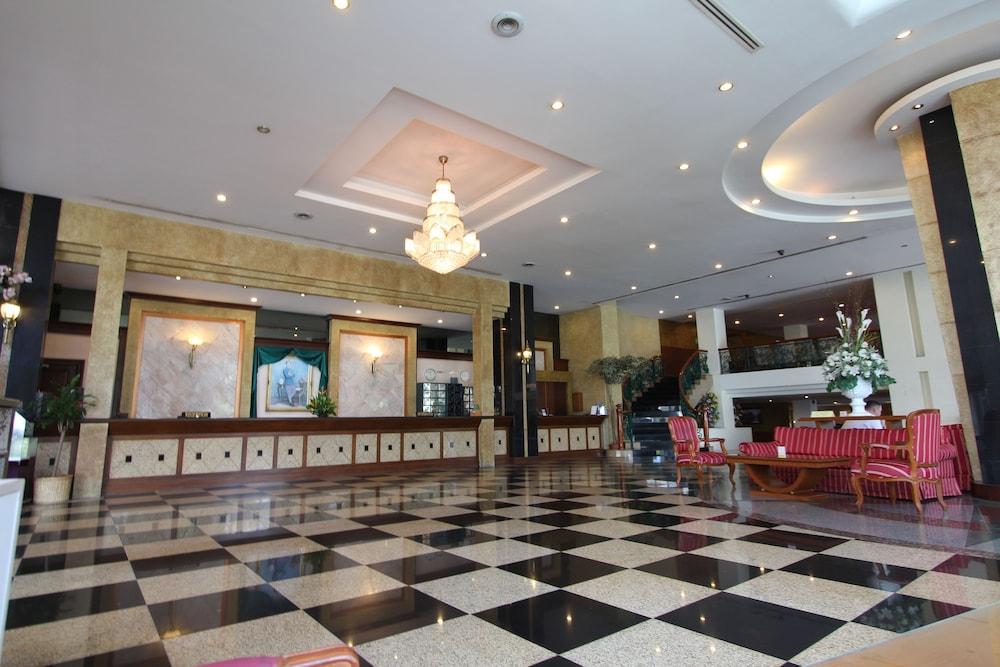 Camelot Hotel Pattaya - Interior Entrance