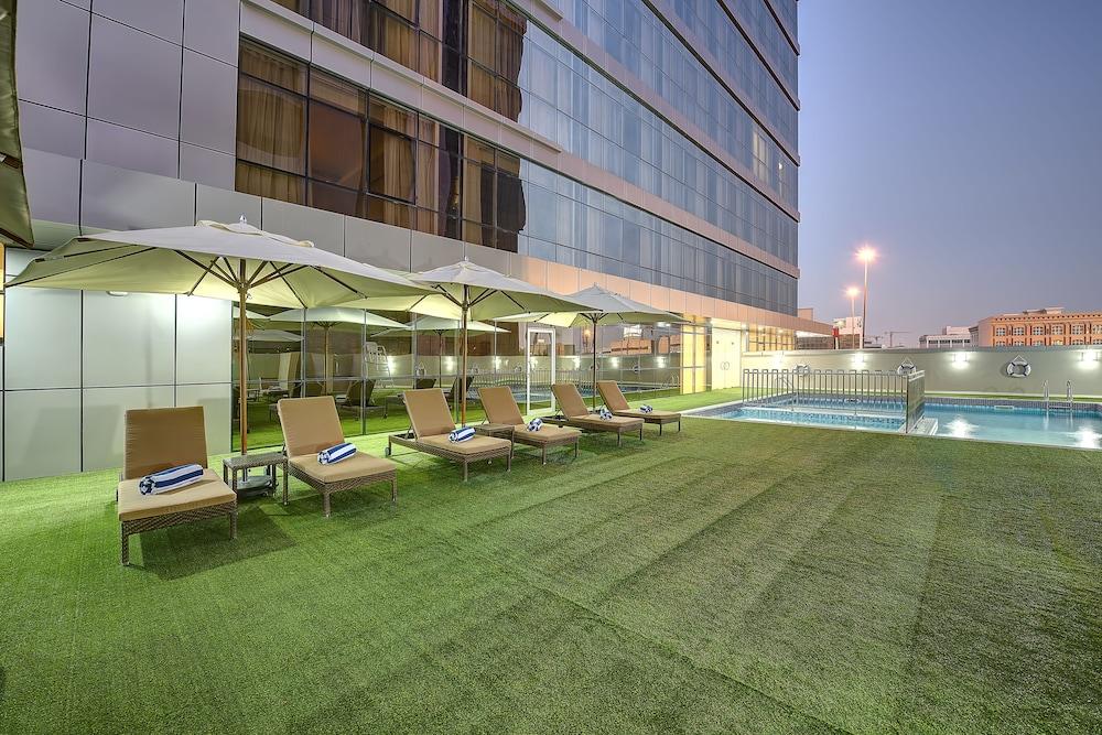 فندق رويال كونتيننتال هوتل - مطار دبي - Sundeck
