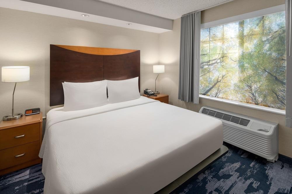 Fairfield Inn & Suites by Marriott Beaverton - Room