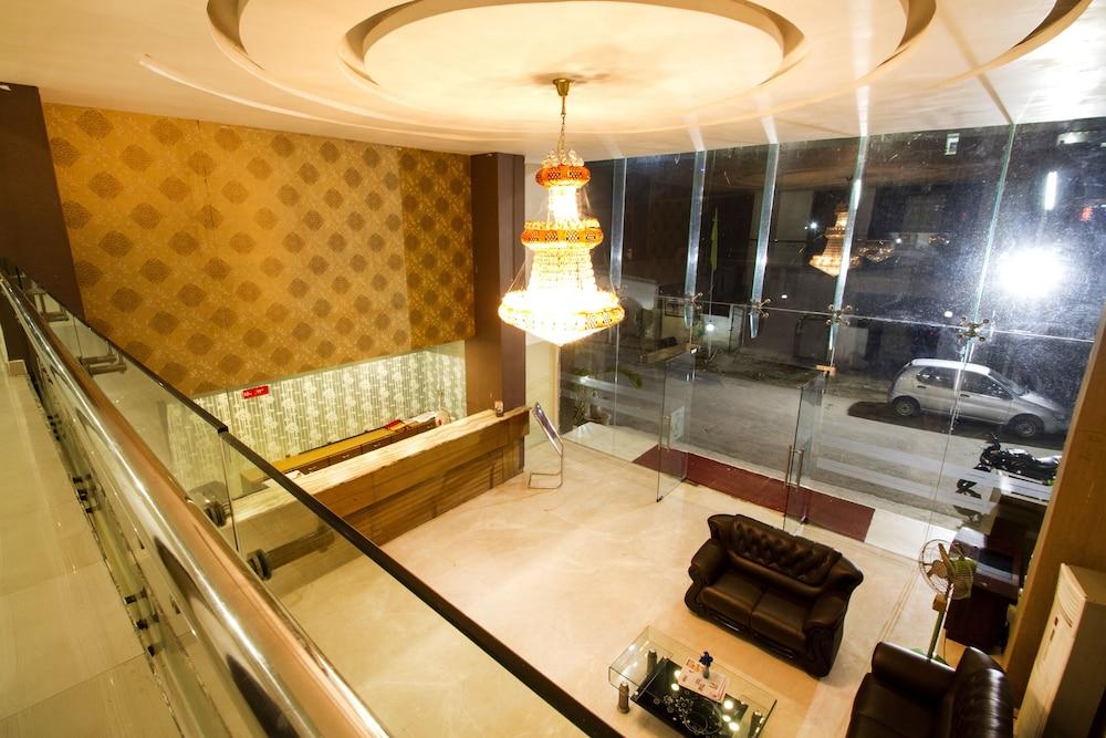 Rainbow International Shamshabad - Lobby Lounge