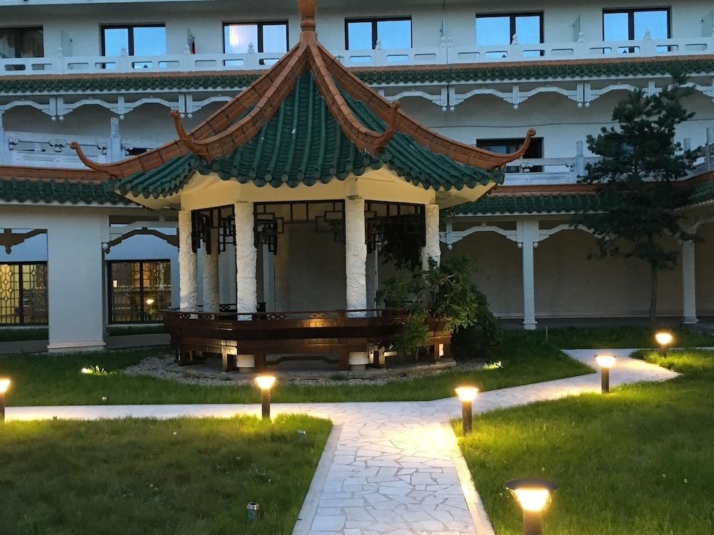 Huatian Chinagora Hotel - Exterior