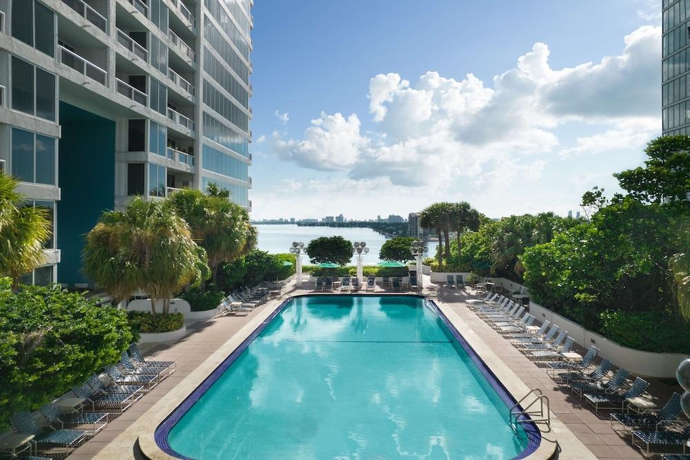 DoubleTree by Hilton Grand Hotel Biscayne Bay - Pool