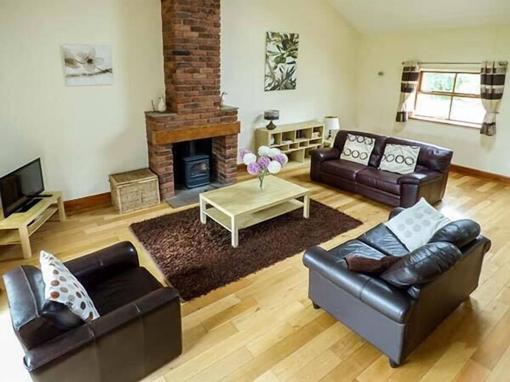 Parsley Cottage - Living Room