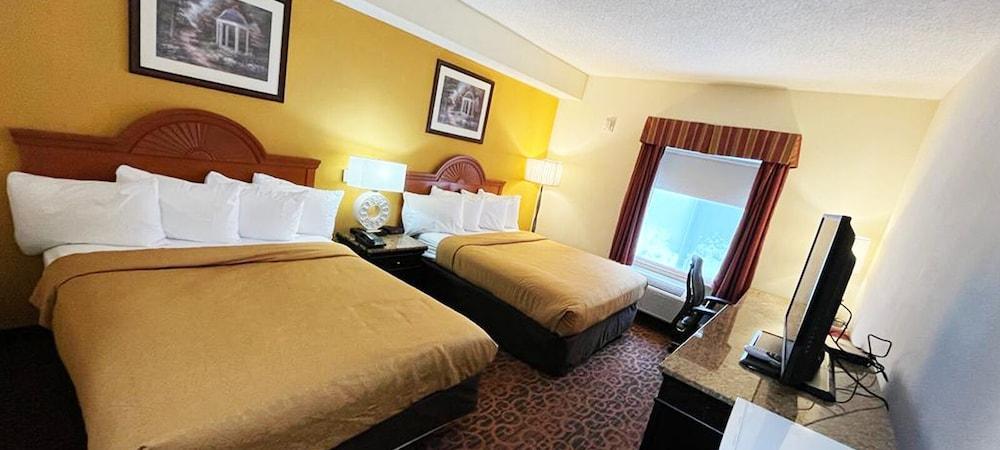Chocolate Express Hotel & Suites Hershey - Room