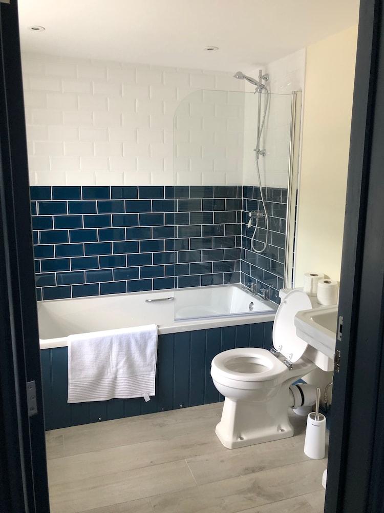 The Wilcove Inn - Bathroom