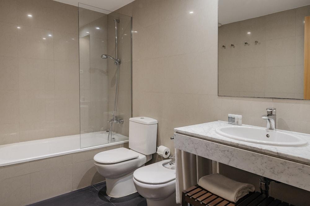 Villarroel Apartments Barcelona - Bathroom