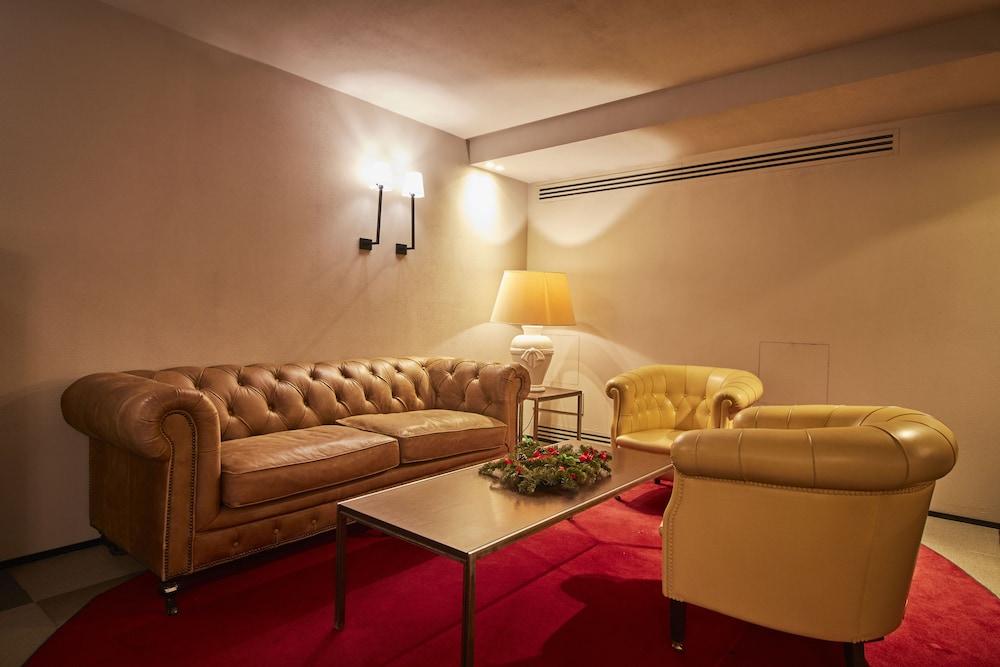 iH Hotels Milano Ambasciatori - Lobby Sitting Area
