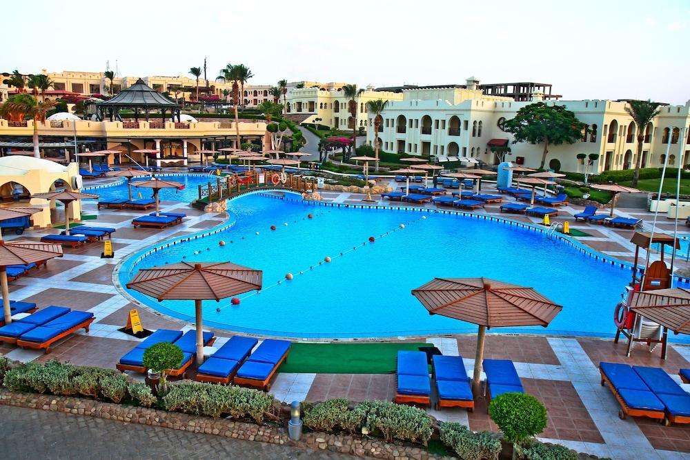 Charmillion Club Resort - Outdoor Pool