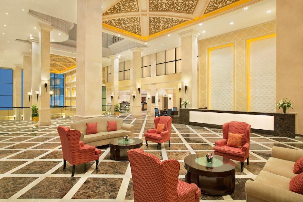 DoubleTree by Hilton Hotel Dhahran - Lobby