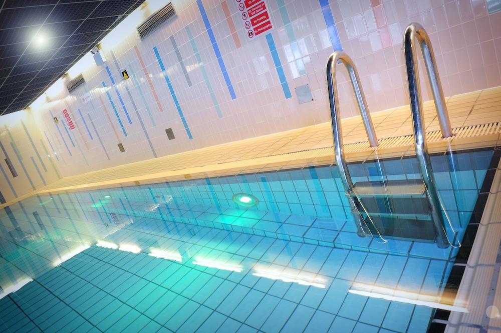 Ramada by Wyndham Telford Ironbridge - Indoor Pool