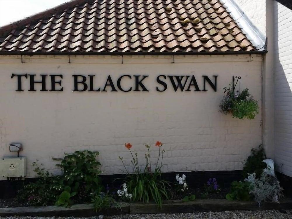 The Black Swan Inn - Exterior