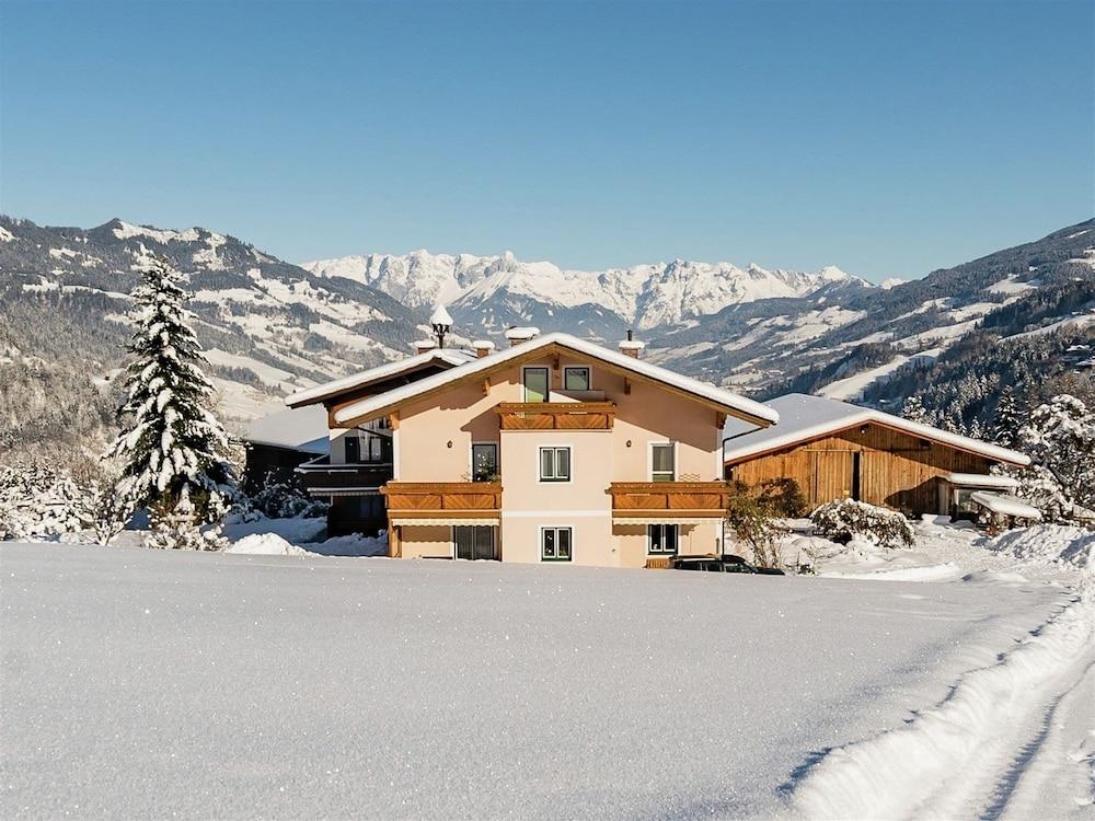 Large Apartment in Sankt Johann im Pongau near Ski Area - Featured Image