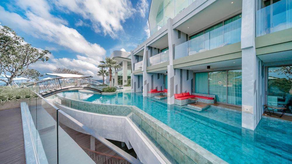 Crest Resort & Pool Villas - Exterior