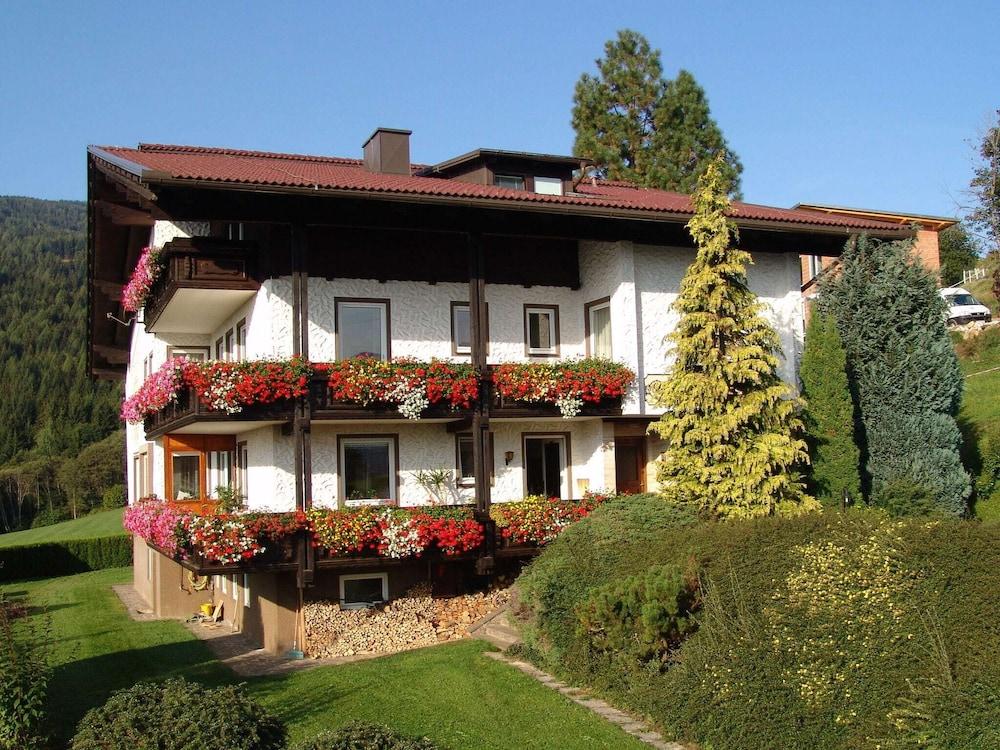 Spacious Apartment in Afritz am See near Ski Area - Featured Image