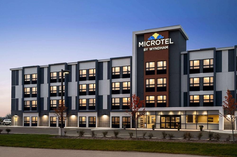 Microtel Inn & Suites by Wyndham Aurora - Exterior