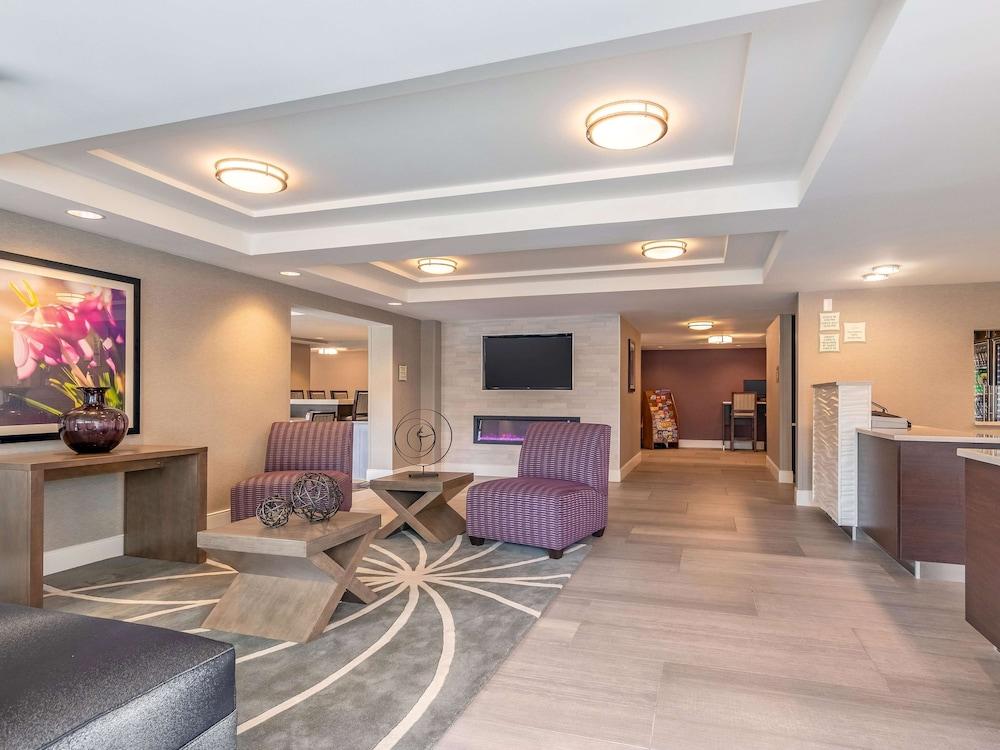 La Quinta Inn & Suites by Wyndham Salem NH - Lobby