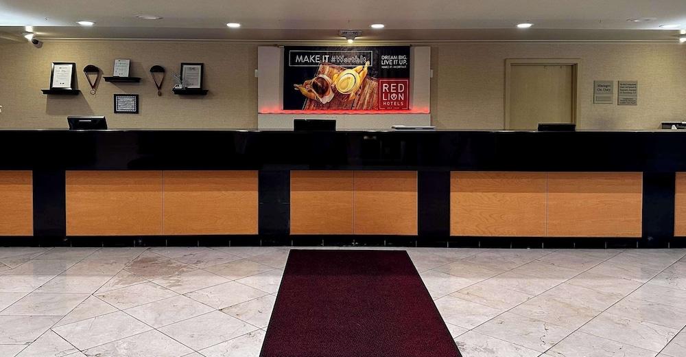 Red Lion Hotel Harrisburg Hershey - Lobby