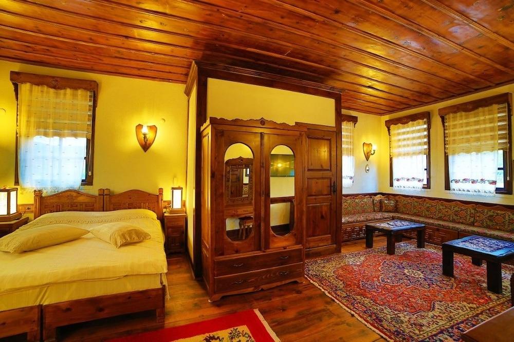 Akif Bey Konagi - Room