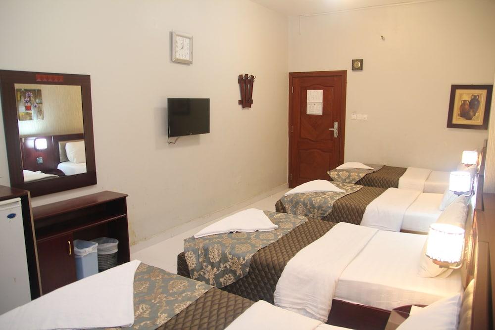 Al Sabkha Hotel - Living Area