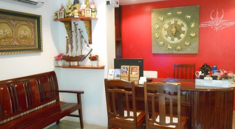 The Bang Khun Phrom Suites - Lobby
