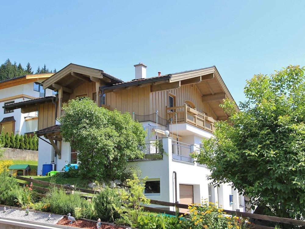 Tasteful Holiday Home in Hollersbach im Pinzgau With Garden - Featured Image