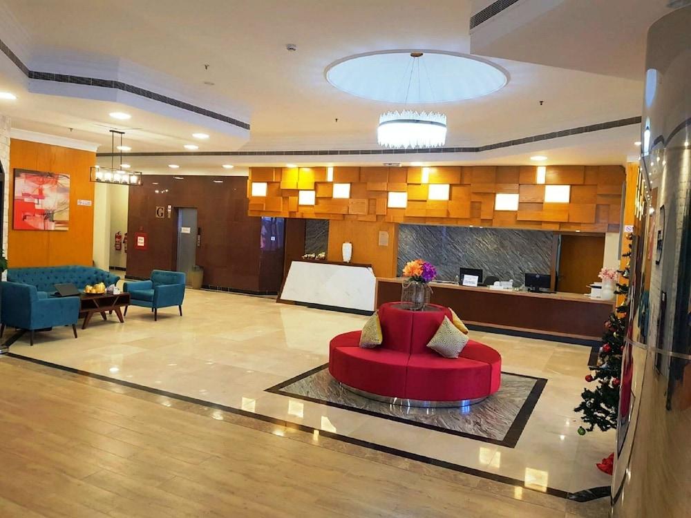 Phoenicia Tower Hotel - Lobby Sitting Area