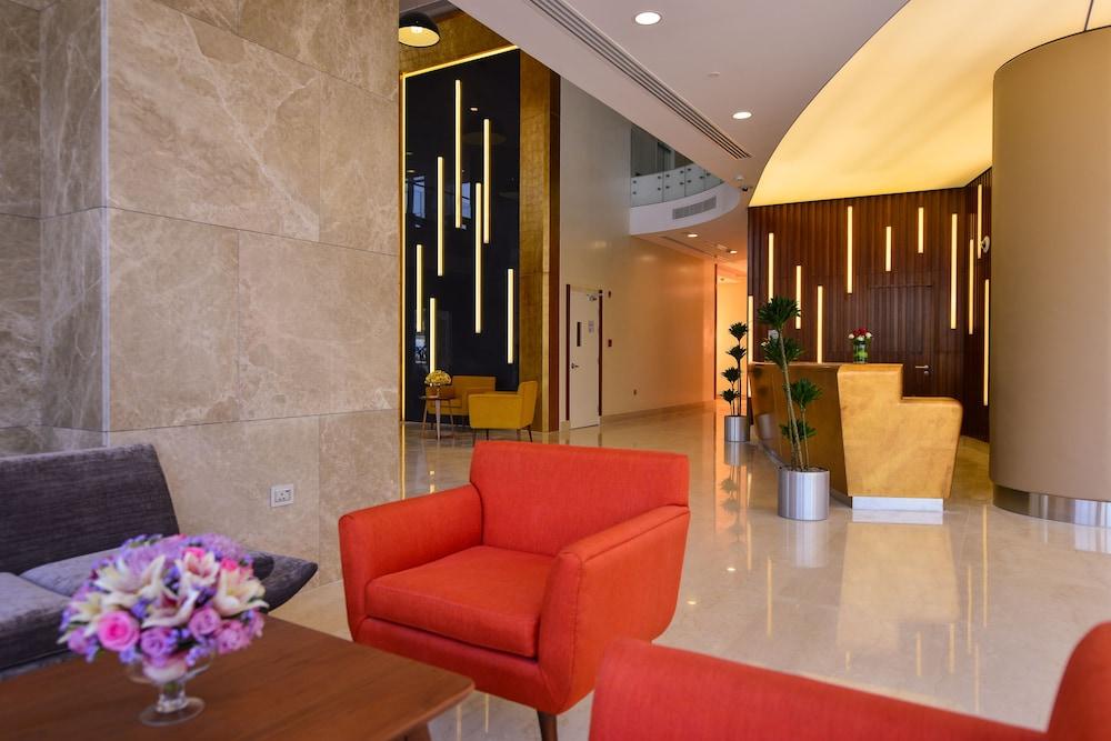 The Avenue Hotel - Lobby Sitting Area