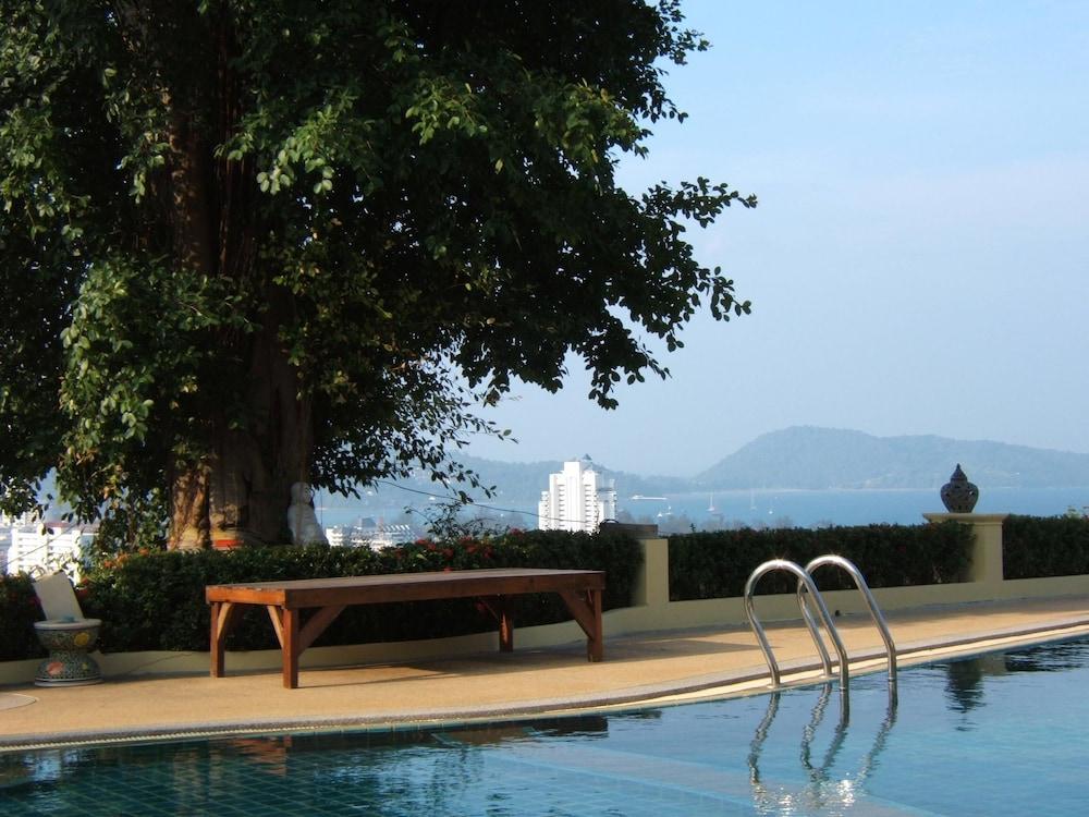 Prince Edouard Apartment & Resort - Outdoor Pool